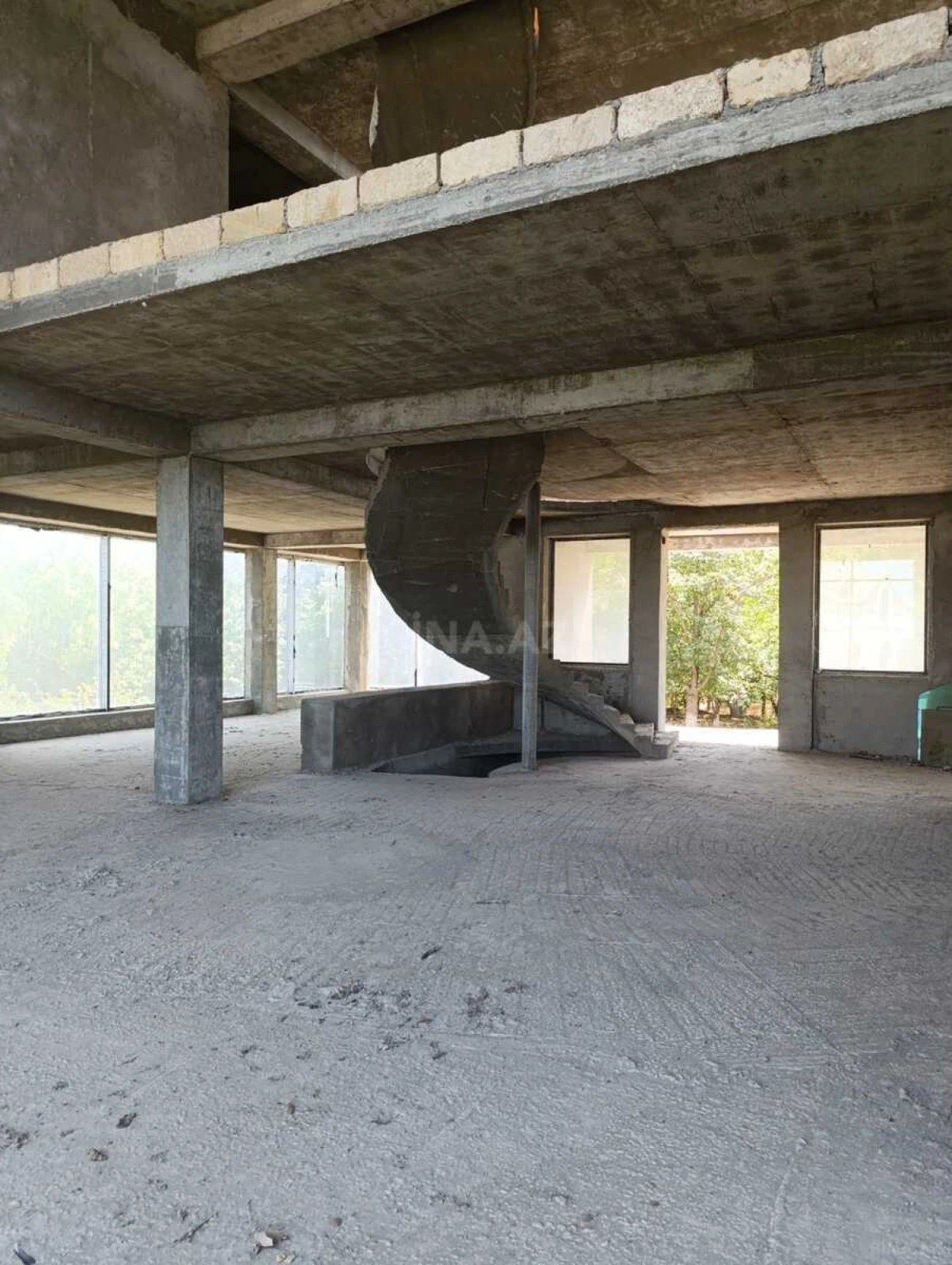 Satılır 14 otaqlı həyət evi 820 m²