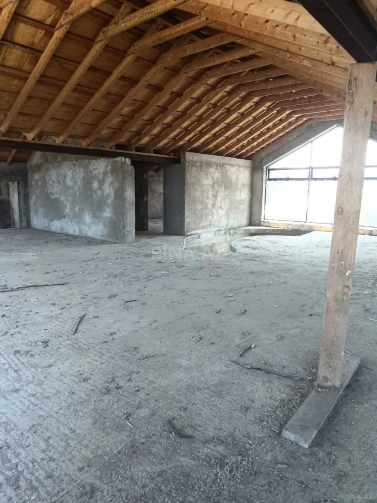 Satılır 14 otaqlı həyət evi 820 m²
