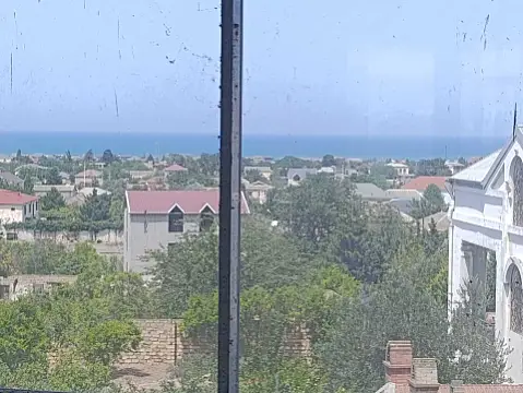 Satılır 14 otaqlı həyət evi 820 m²