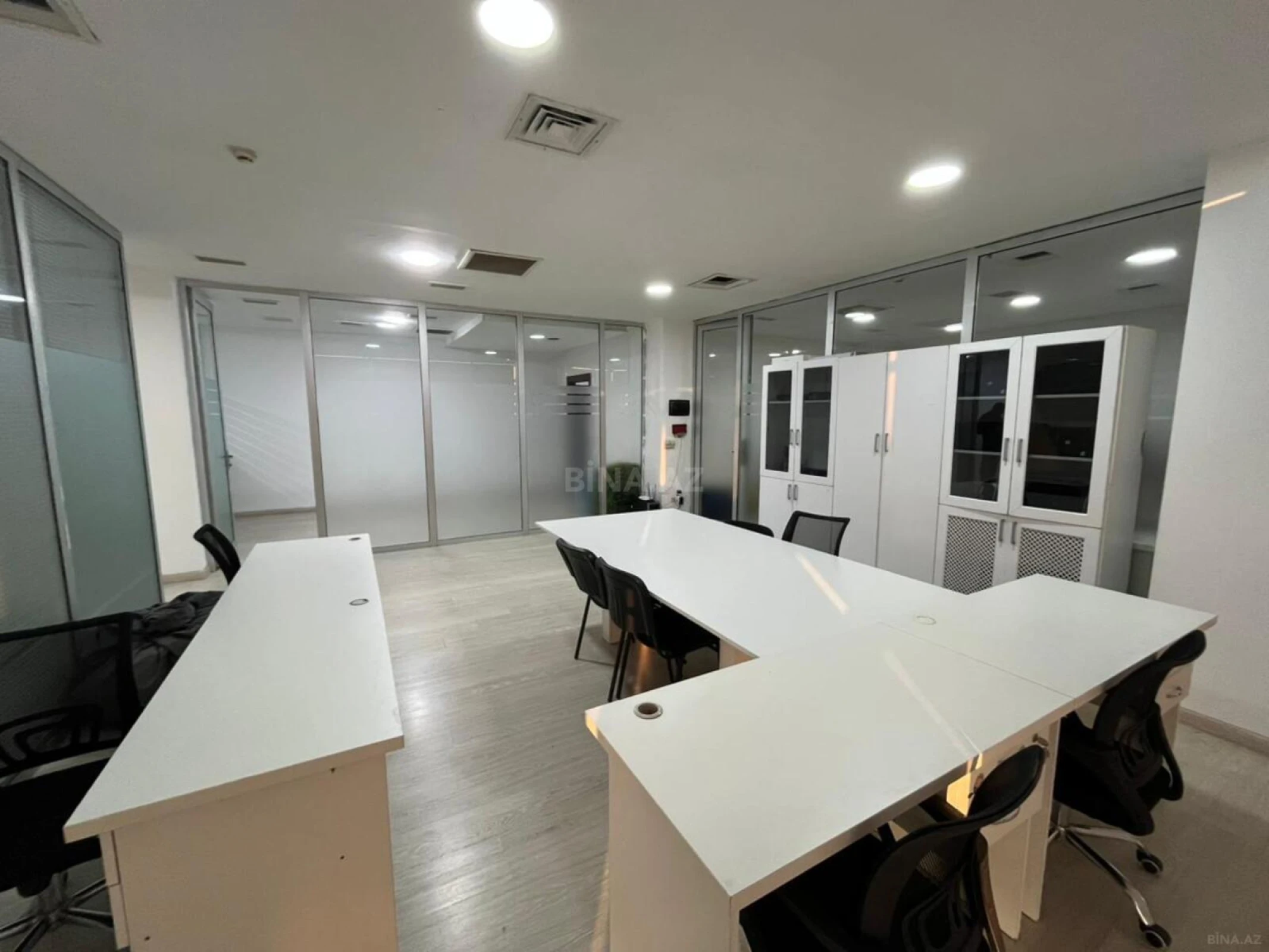 Kirayə verilir 5 otaqlı ofis 120 m²