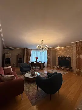 Satılır 4 otaqlı mənzil 210 m²