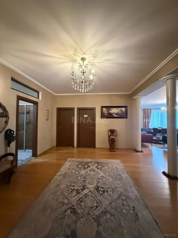 Satılır 4 otaqlı mənzil 210 m²