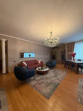 Satılır 4 otaqlı mənzil 210 m²