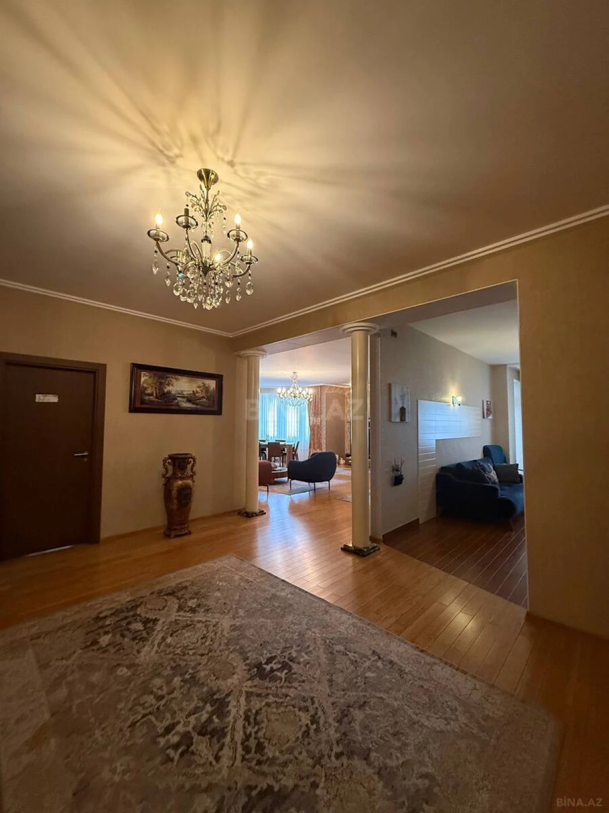 Satılır 4 otaqlı mənzil 210 m²