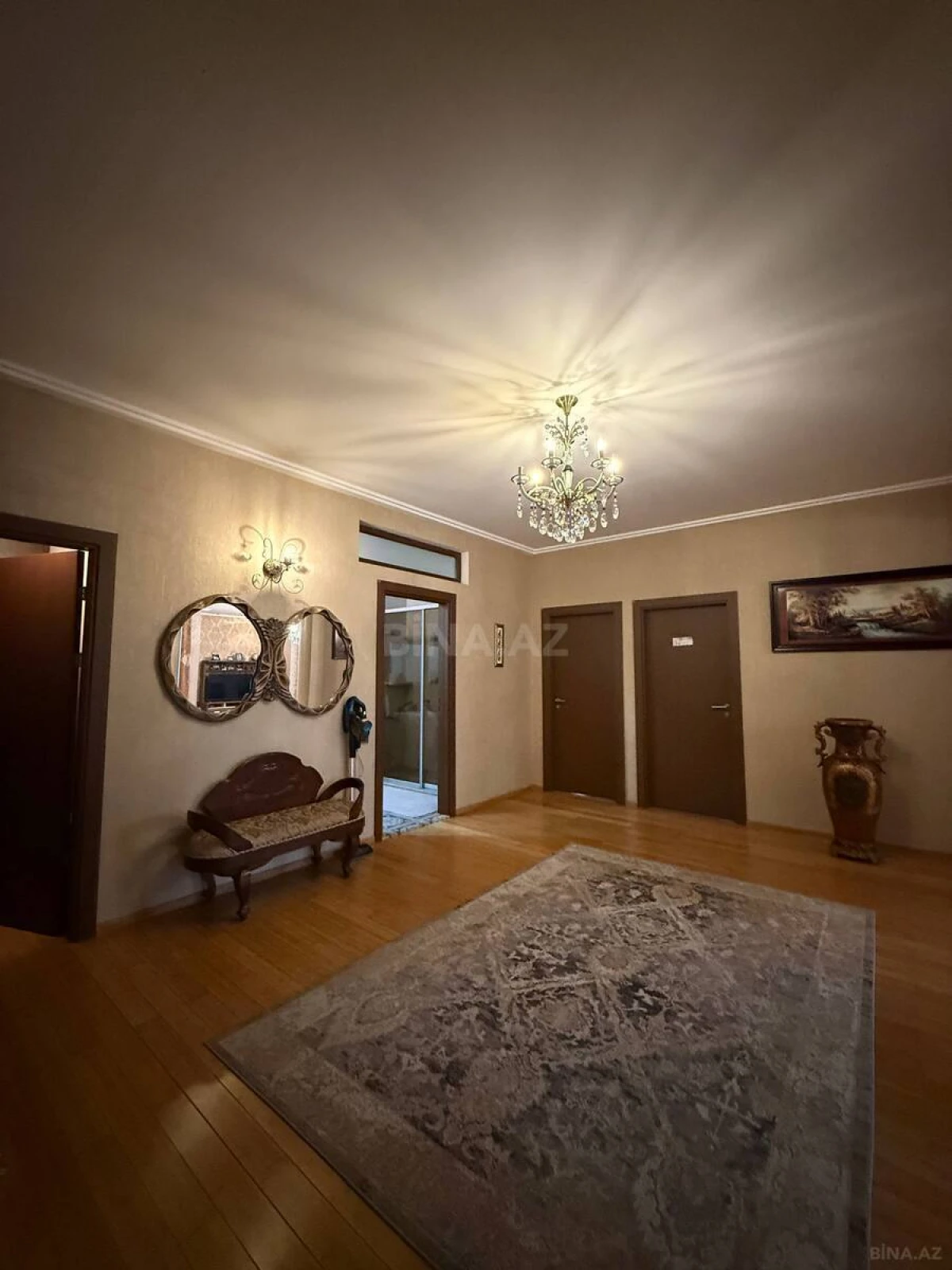 Satılır 4 otaqlı mənzil 210 m²
