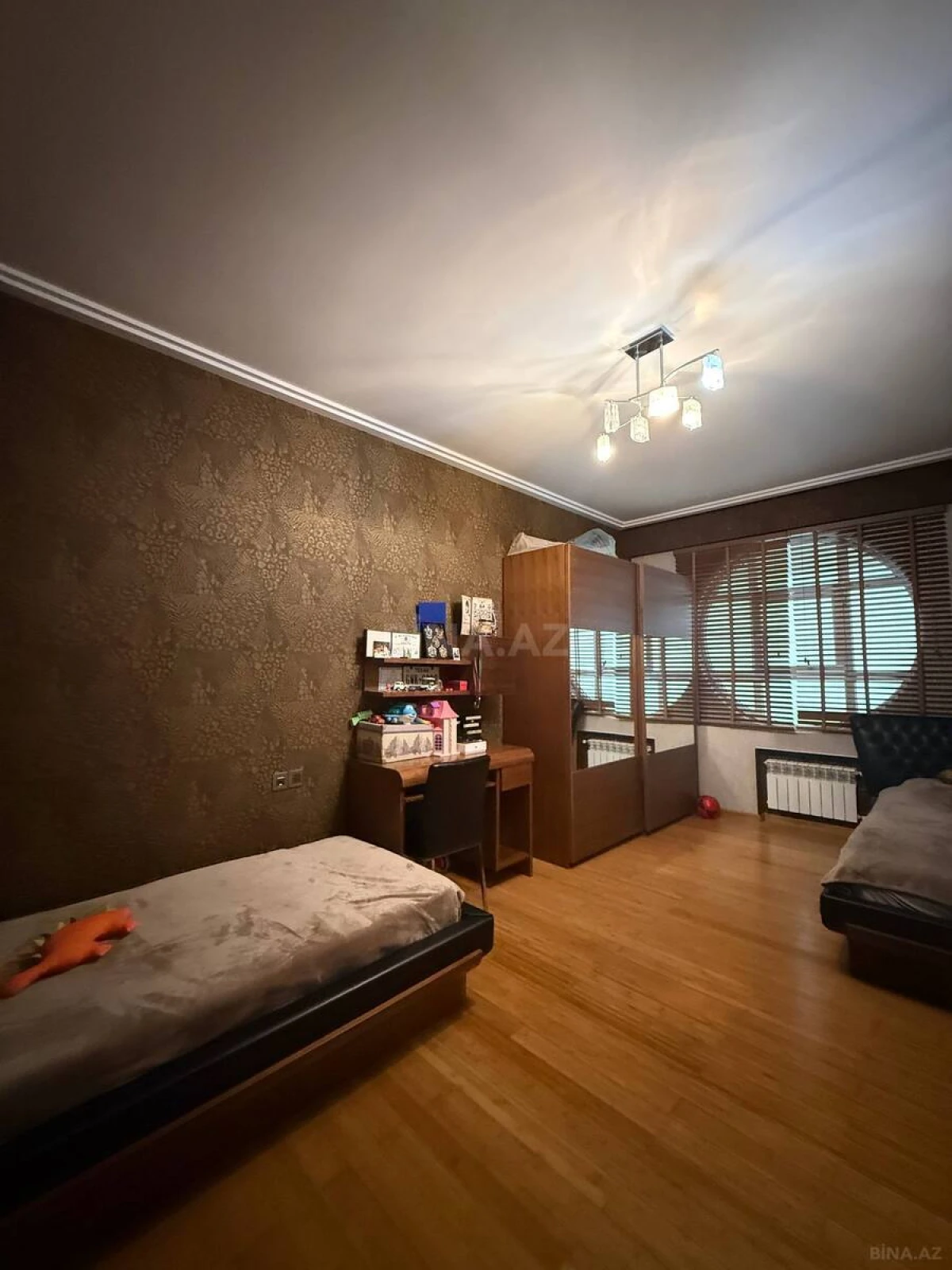 Satılır 4 otaqlı mənzil 210 m²