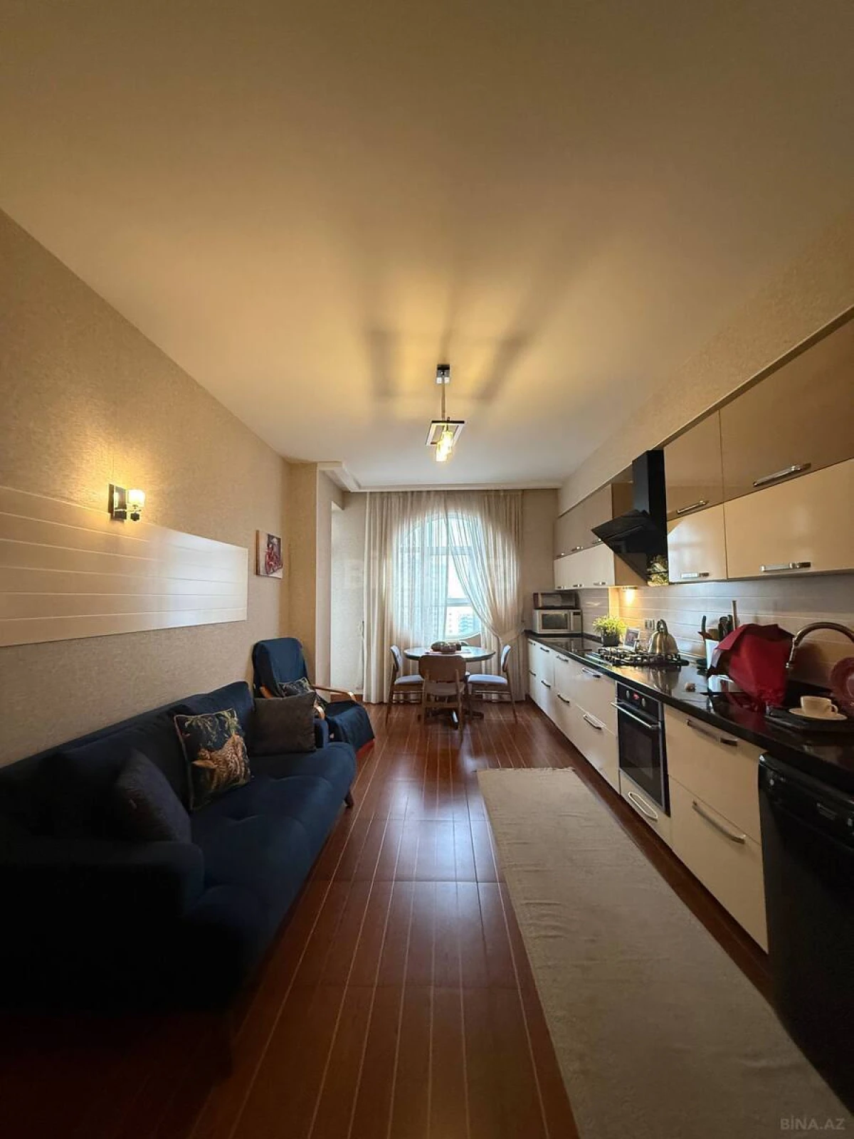 Satılır 4 otaqlı mənzil 210 m²