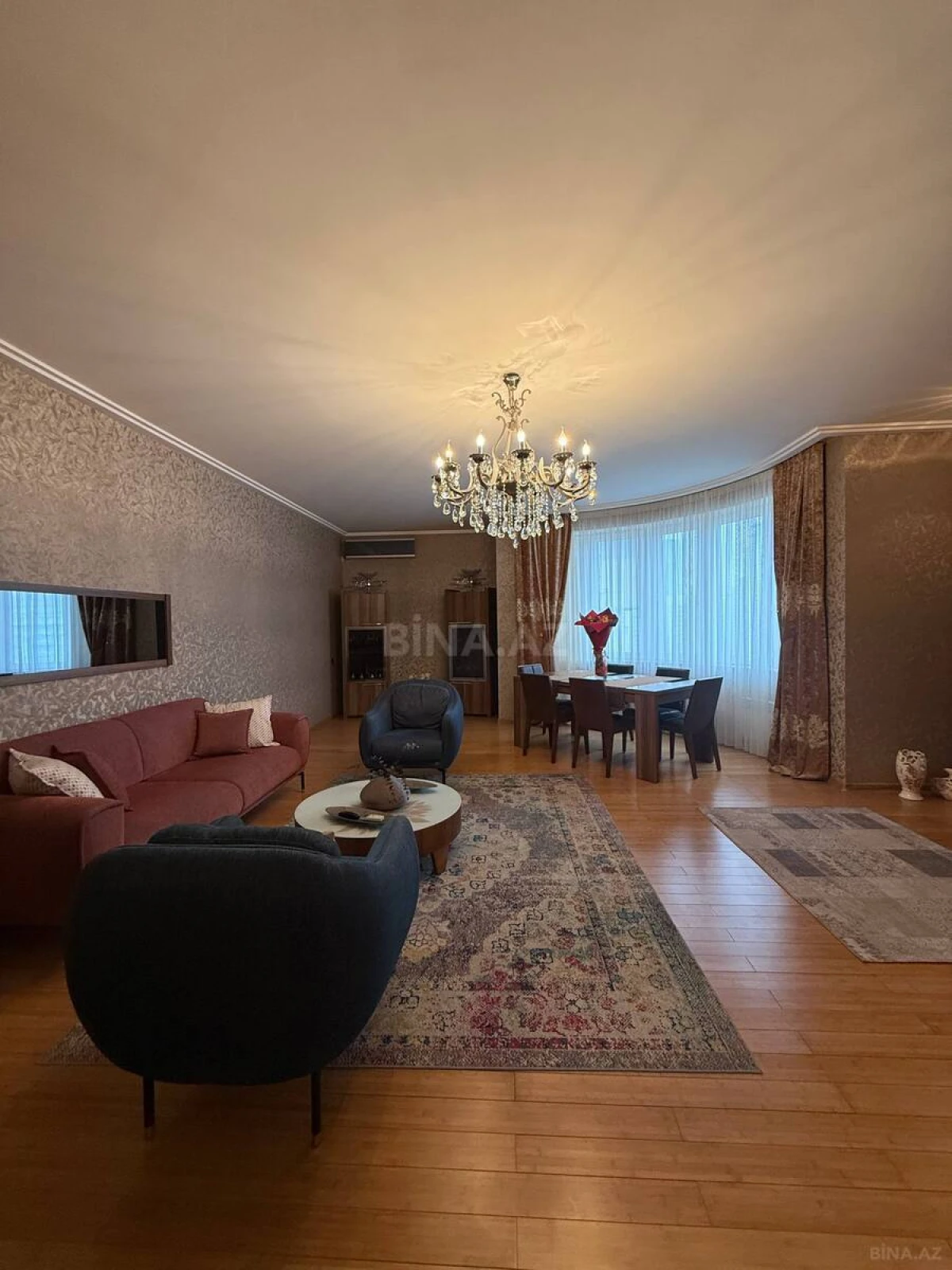 Satılır 4 otaqlı mənzil 210 m²