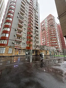 Satılır 4 otaqlı mənzil 210 m²