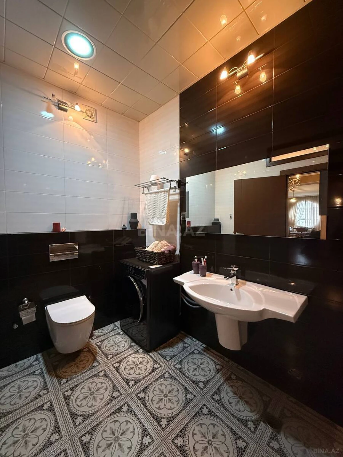 Satılır 4 otaqlı mənzil 210 m²