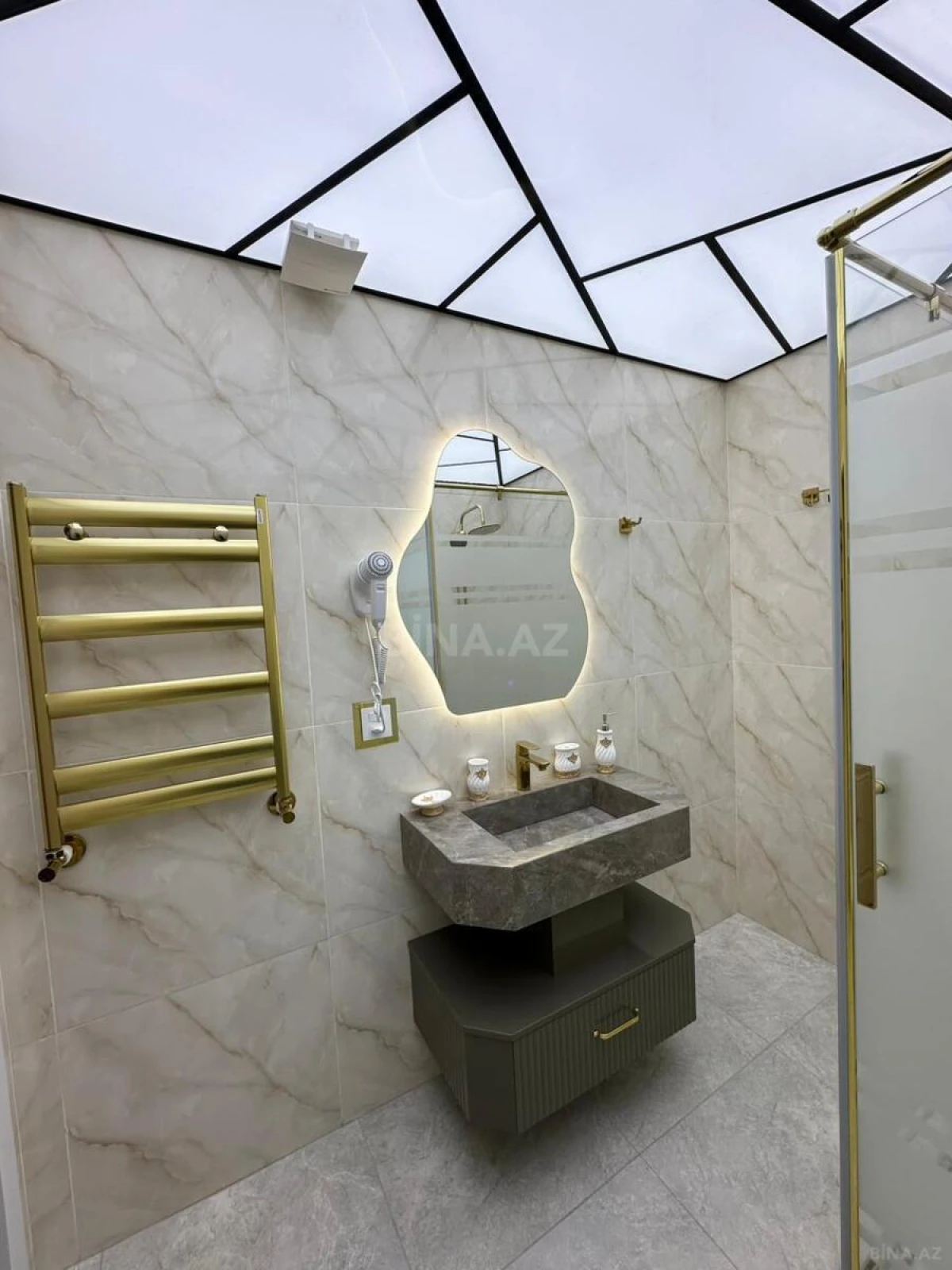 Satılır 3 otaqlı mənzil 105 m²