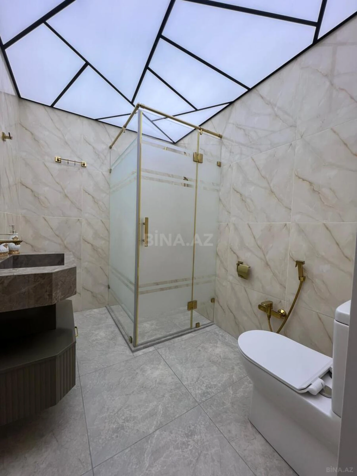 Satılır 3 otaqlı mənzil 105 m²