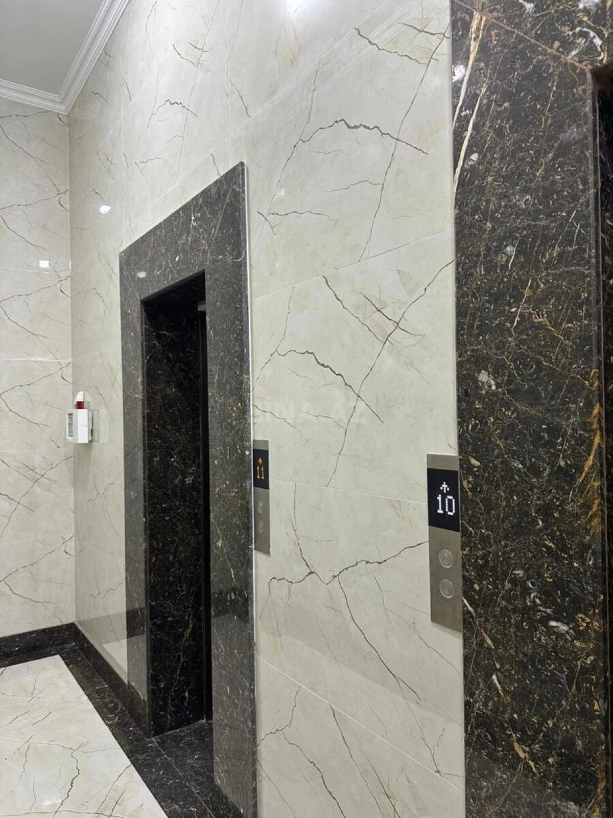 Satılır 3 otaqlı mənzil 105 m²