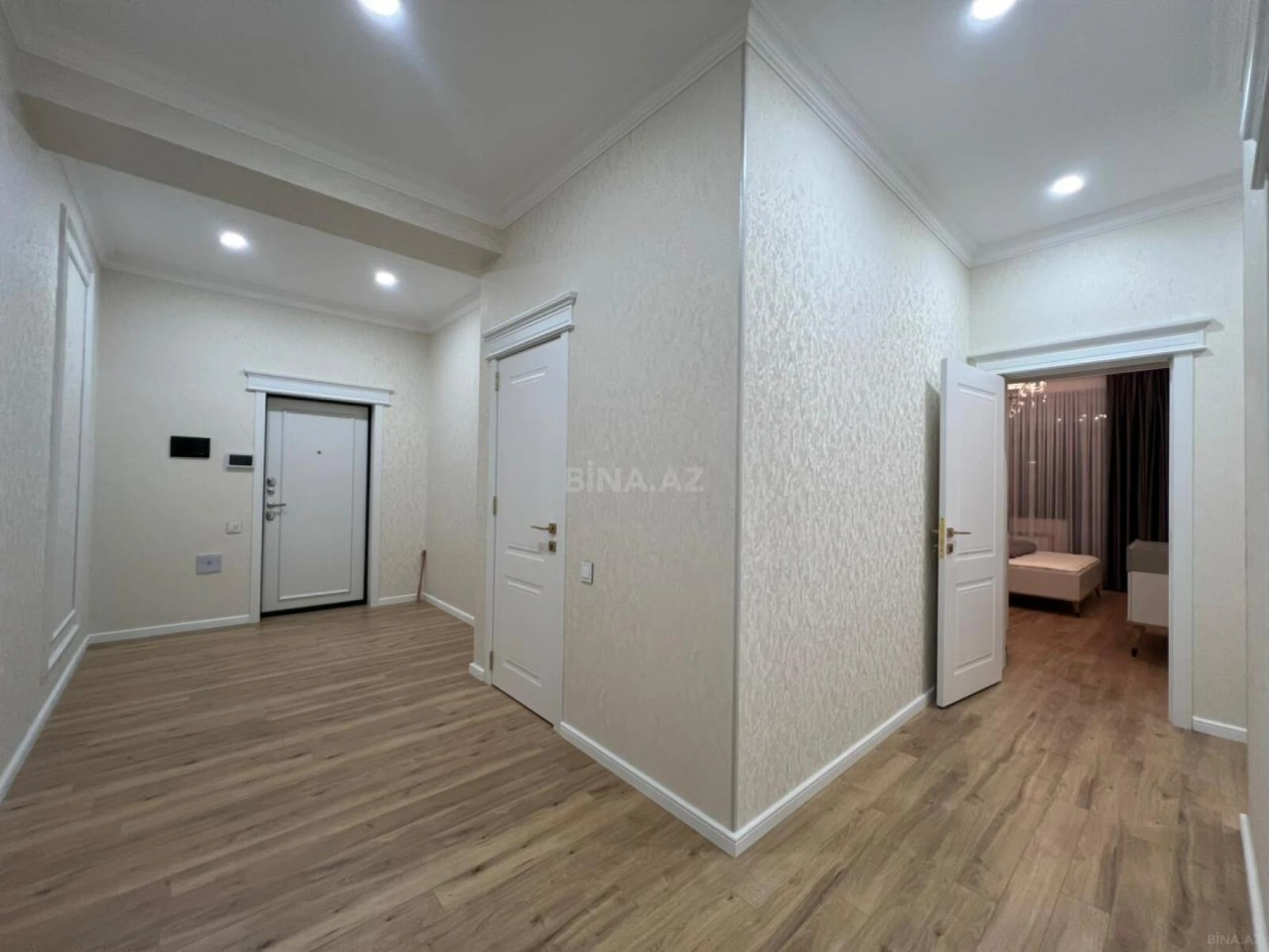 Satılır 3 otaqlı mənzil 105 m²