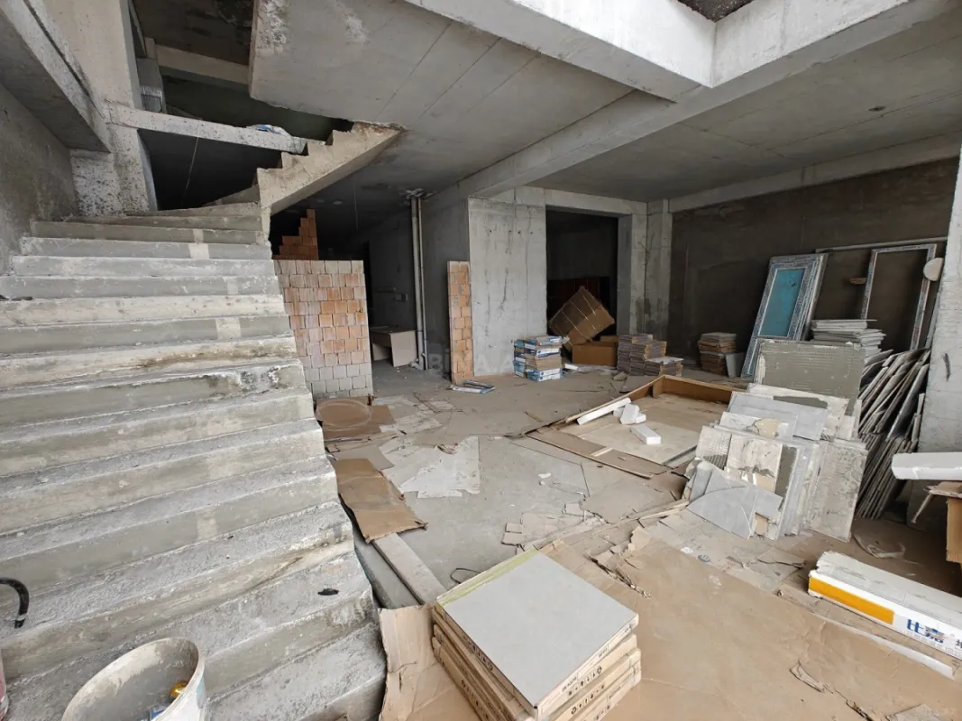 Kirayə verilir obyekt 340 m²