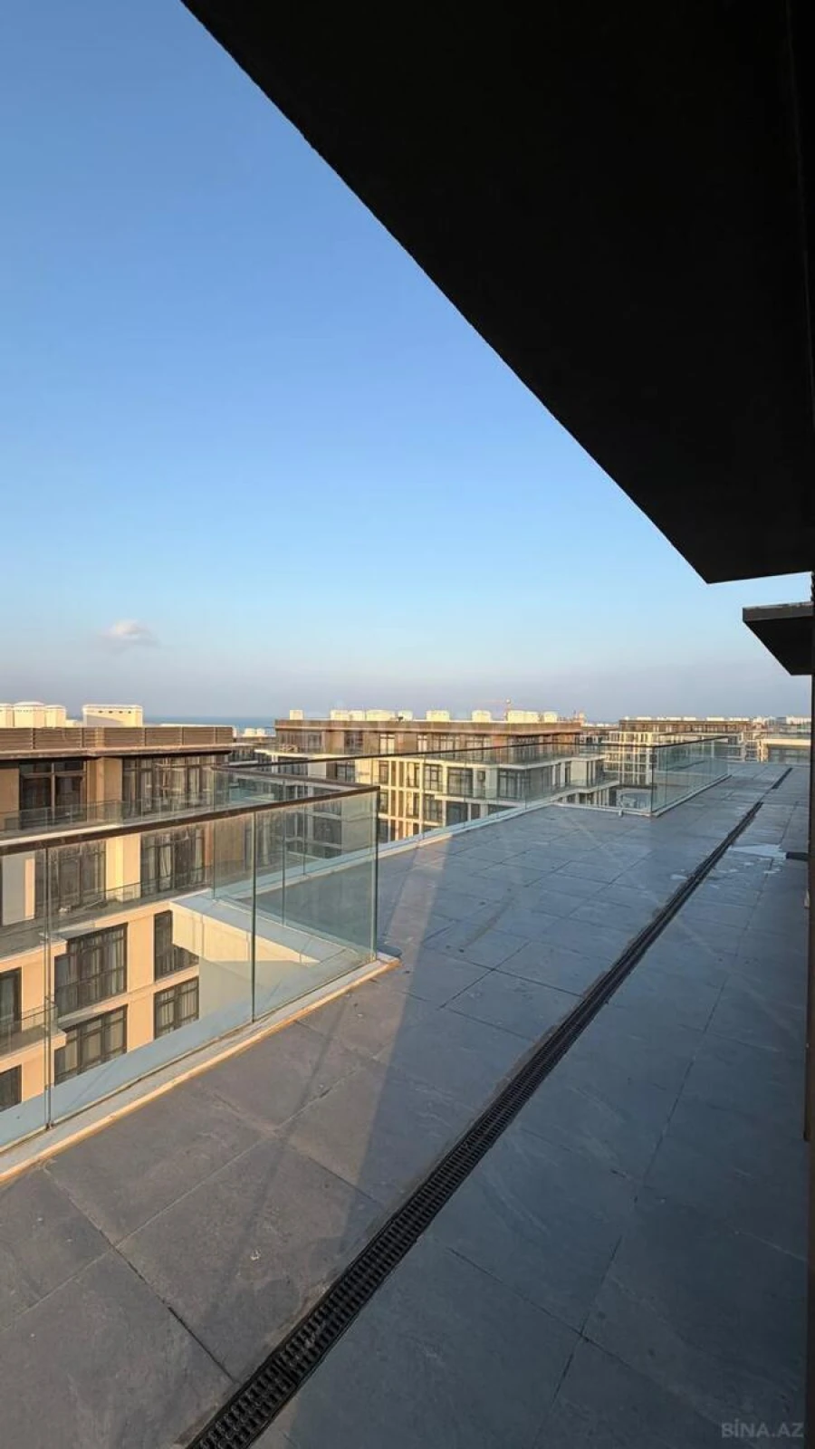 Satılır 4 otaqlı mənzil 207 m²