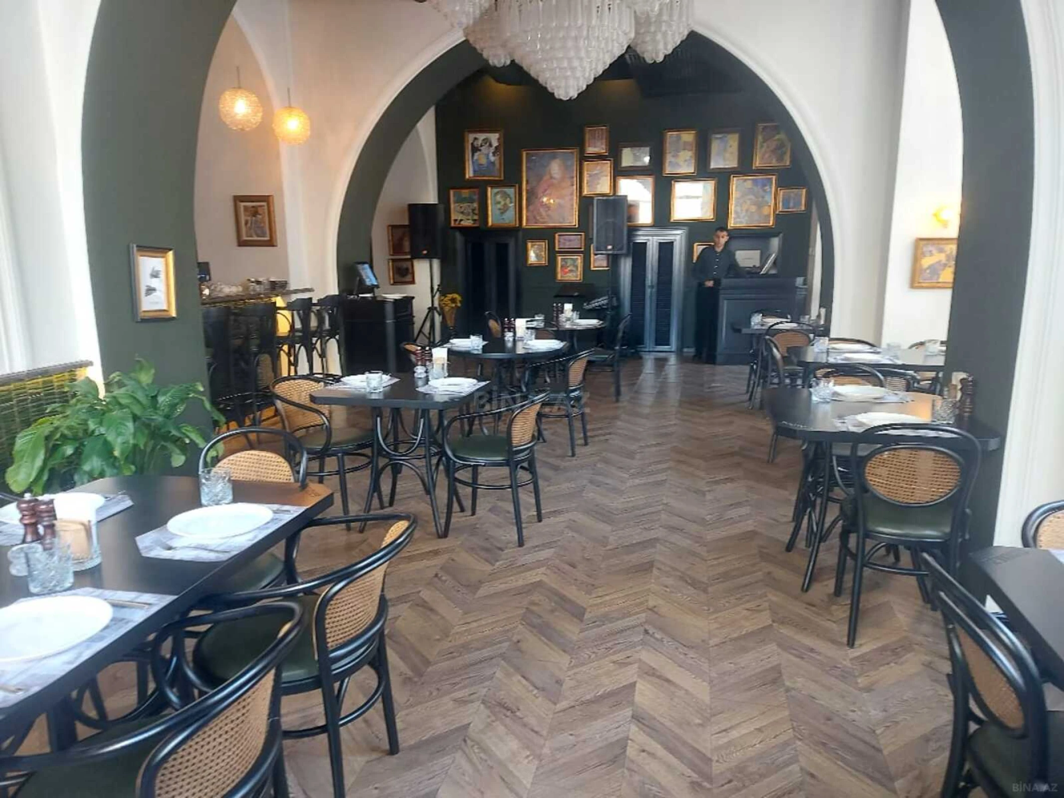 Satılır obyekt 300 m²