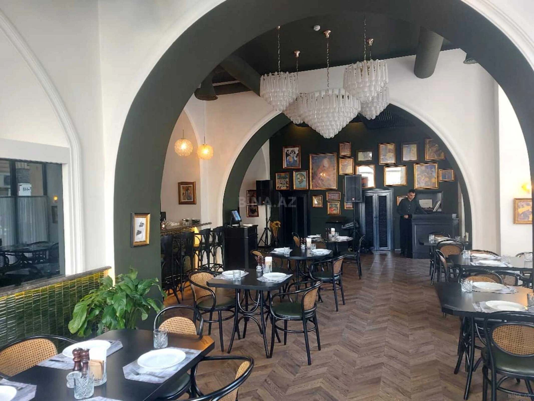 Satılır obyekt 300 m²