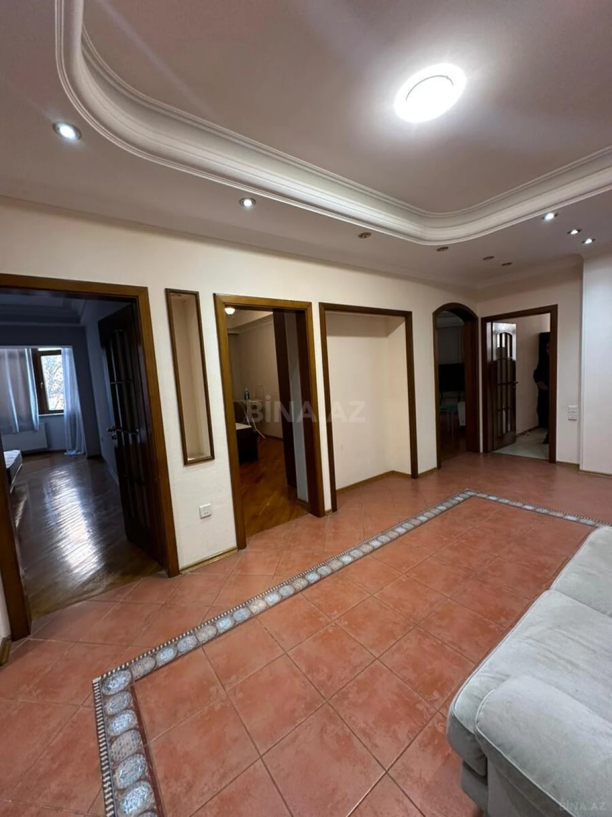 Kirayə verilir 3 otaqlı mənzil 150 m²