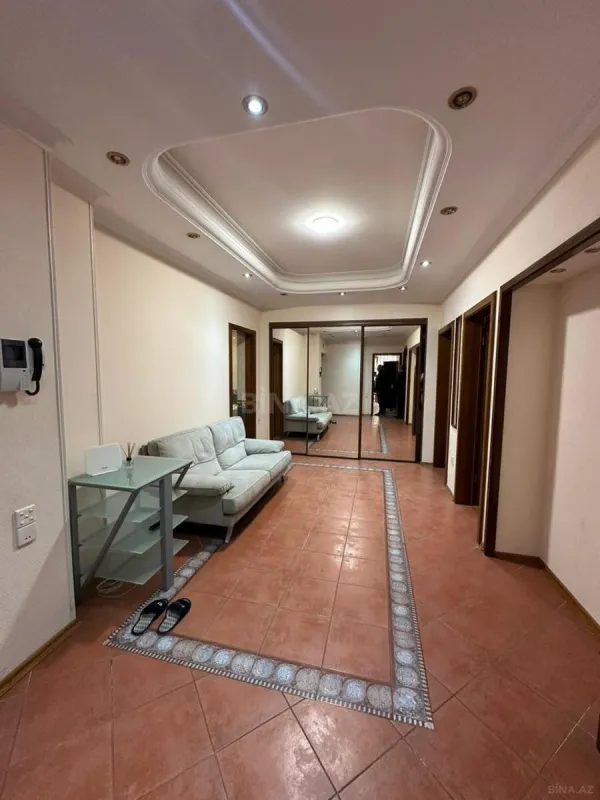 Kirayə verilir 3 otaqlı mənzil 150 m²