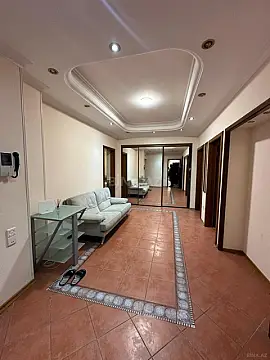Kirayə verilir 3 otaqlı mənzil 150 m²