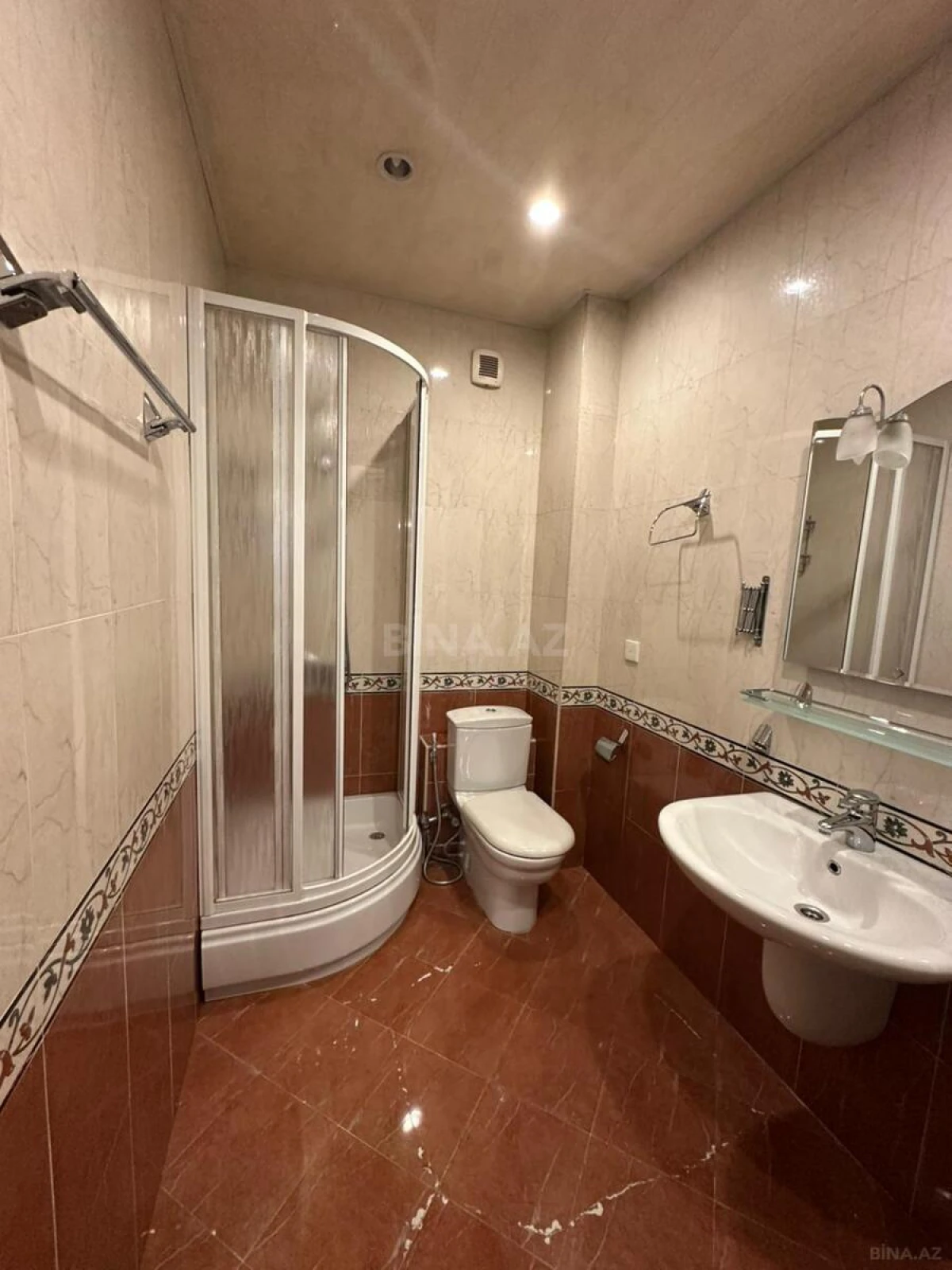 Kirayə verilir 3 otaqlı mənzil 150 m²