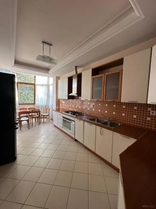 Kirayə verilir 3 otaqlı mənzil 150 m²