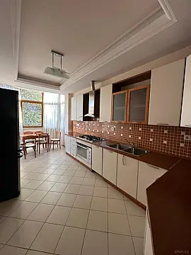 Kirayə verilir 3 otaqlı mənzil 150 m²