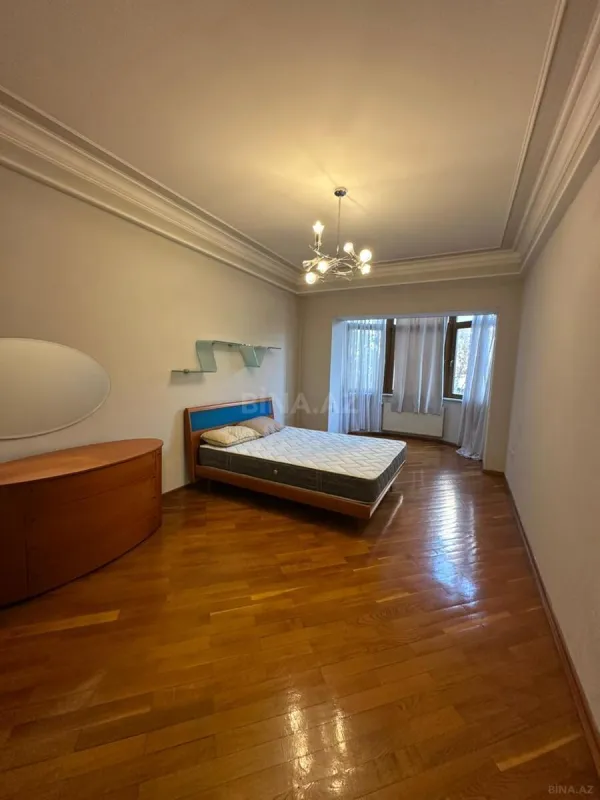 Kirayə verilir 3 otaqlı mənzil 150 m²