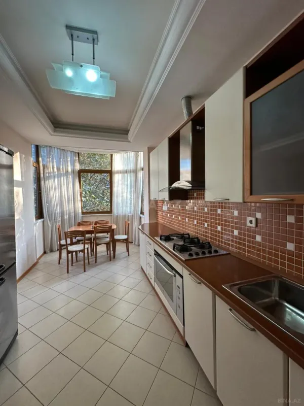 Kirayə verilir 3 otaqlı mənzil 150 m²