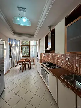 Kirayə verilir 3 otaqlı mənzil 150 m²