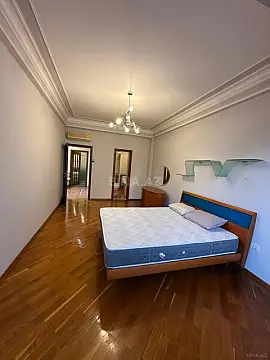 Kirayə verilir 3 otaqlı mənzil 150 m²