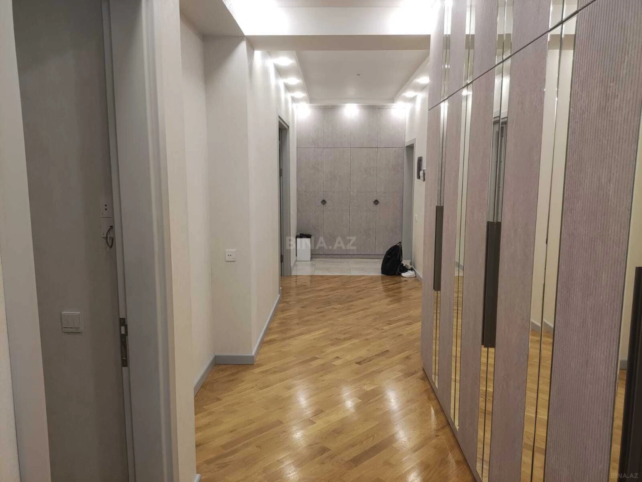 Kirayə verilir 3 otaqlı mənzil 145 m²