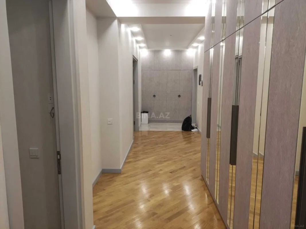 Kirayə verilir 3 otaqlı mənzil 145 m²