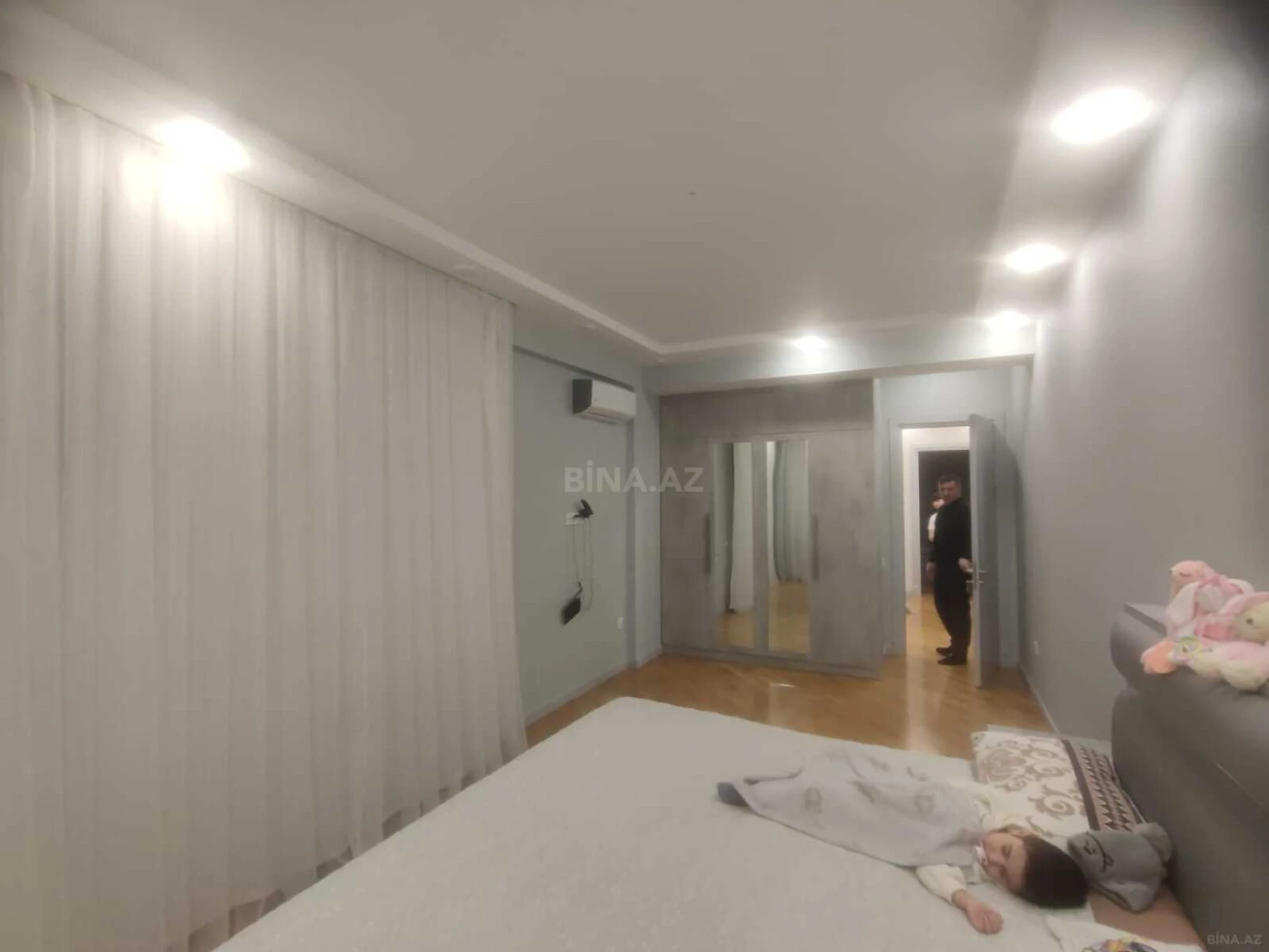 Kirayə verilir 3 otaqlı mənzil 145 m²