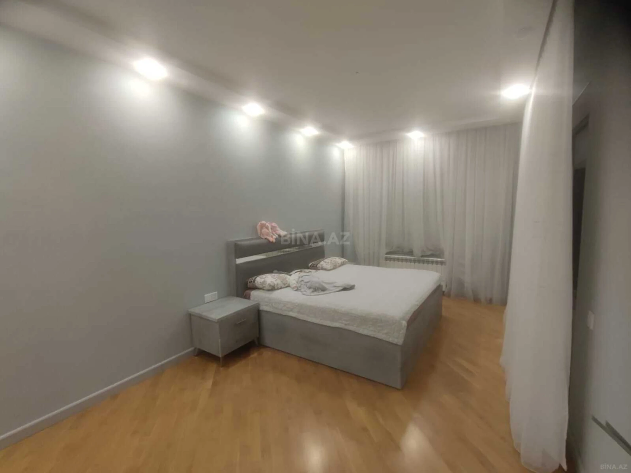 Kirayə verilir 3 otaqlı mənzil 145 m²