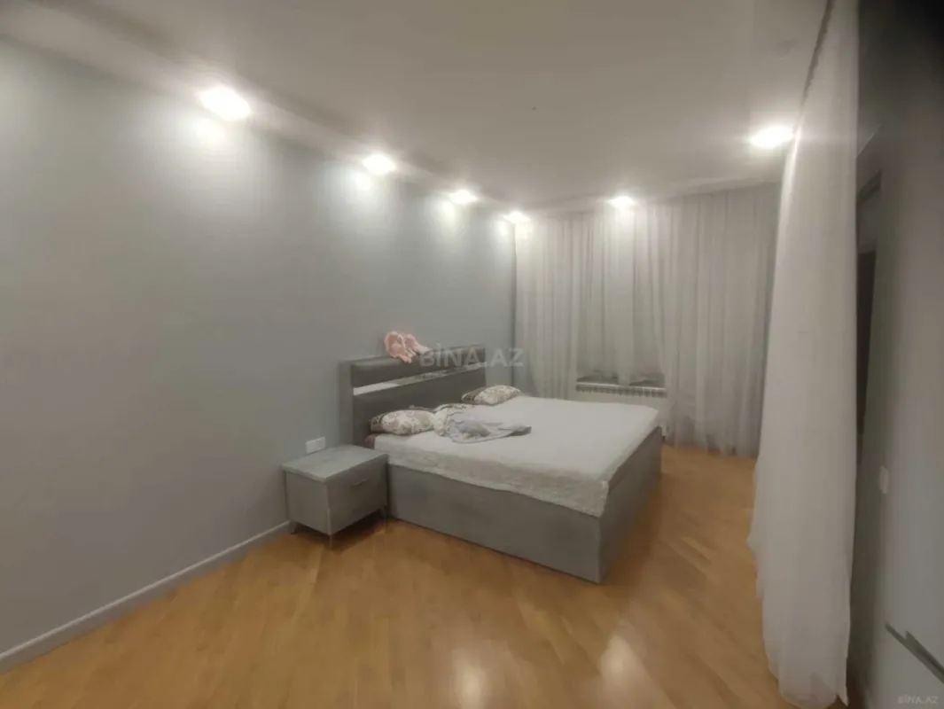 Kirayə verilir 3 otaqlı mənzil 145 m²