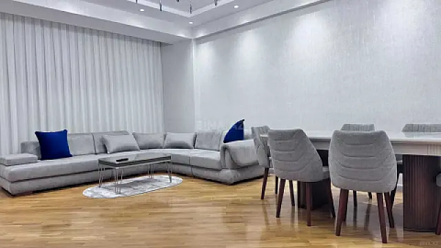Kirayə verilir 3 otaqlı mənzil 145 m²