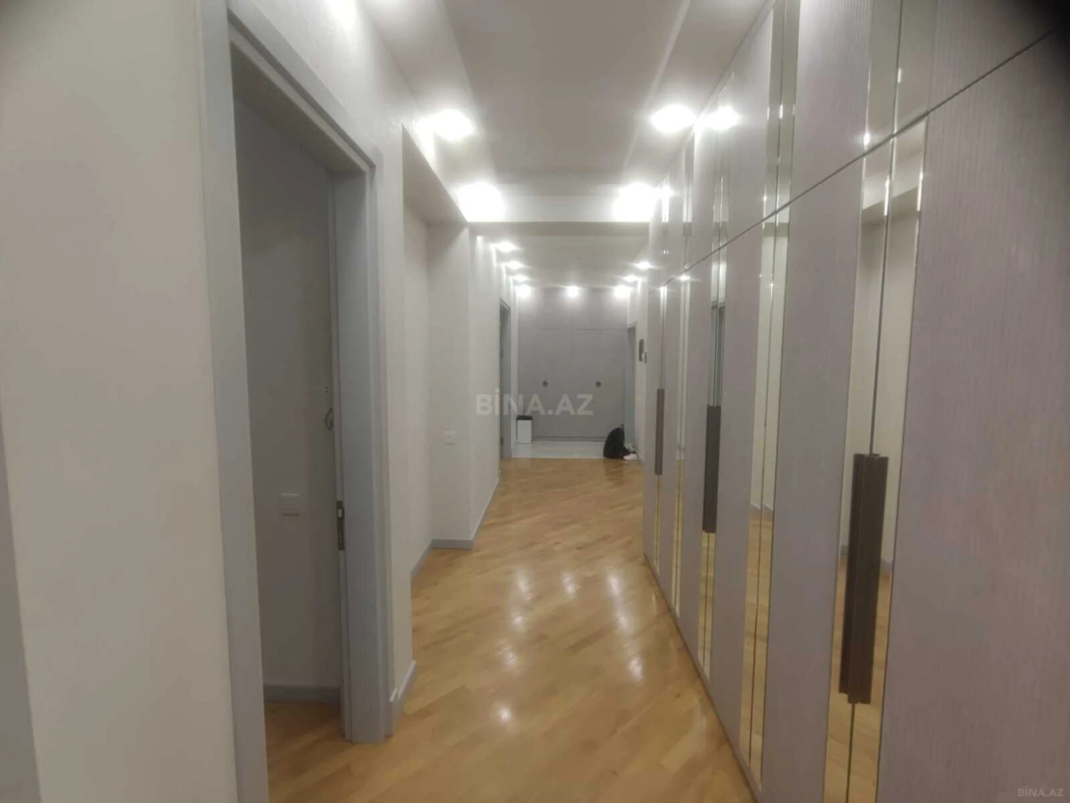 Kirayə verilir 3 otaqlı mənzil 145 m²