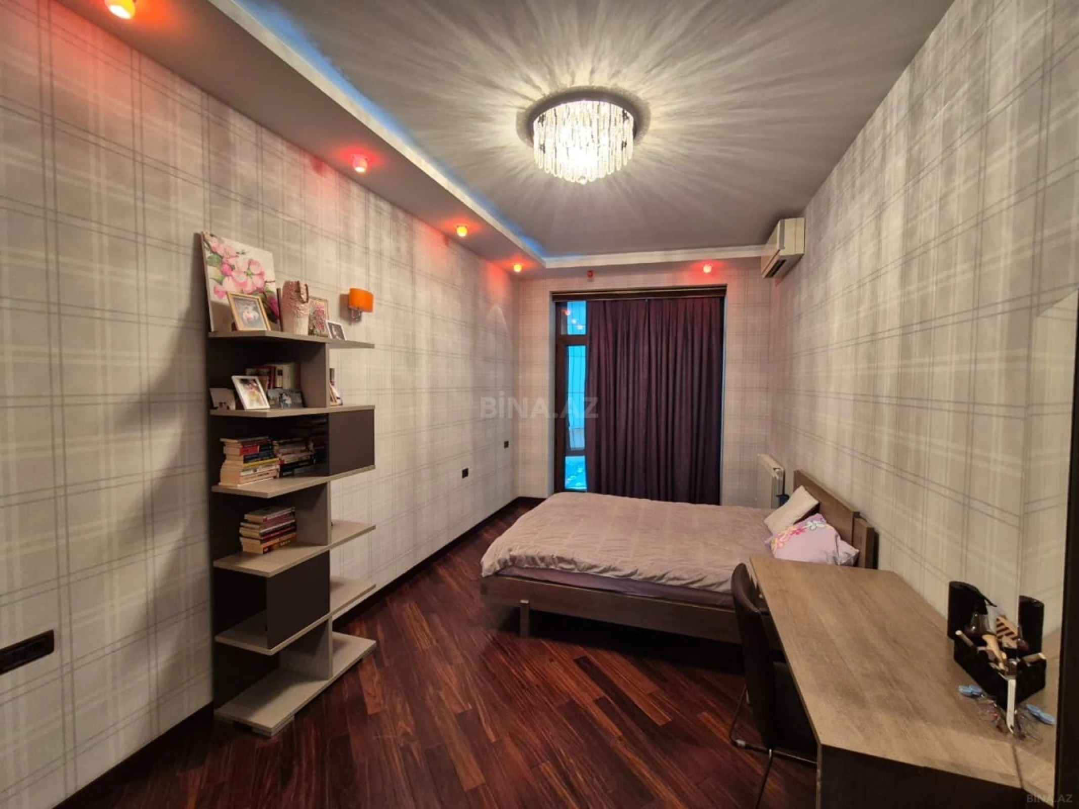 Satılır 4 otaqlı mənzil 190 m²