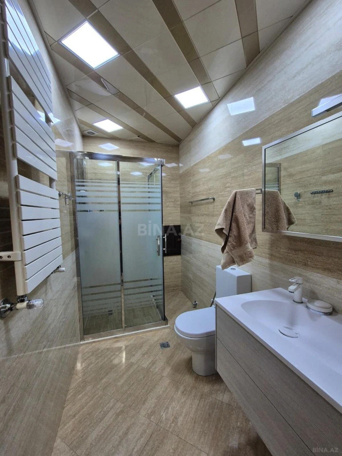 Satılır 4 otaqlı mənzil 190 m²