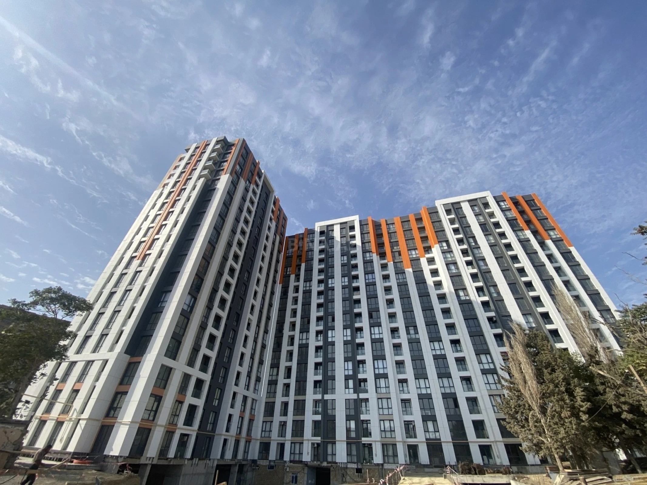 Satılır 3 otaqlı mənzil 110 m²