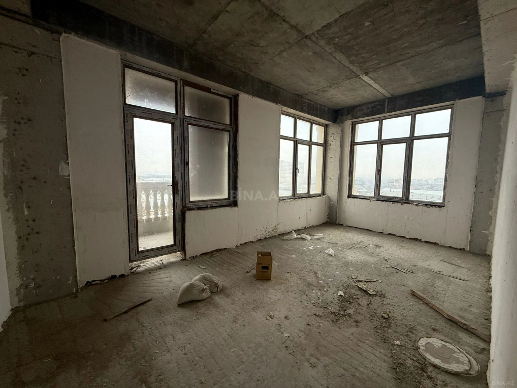 Satılır 2 otaqlı mənzil 79 m²