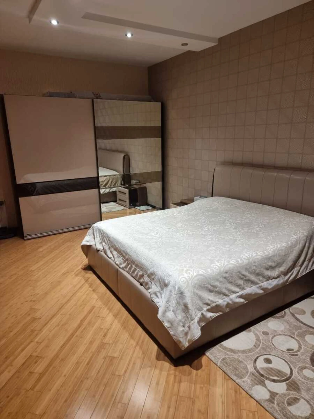 Satılır 3 otaqlı mənzil 167 m²