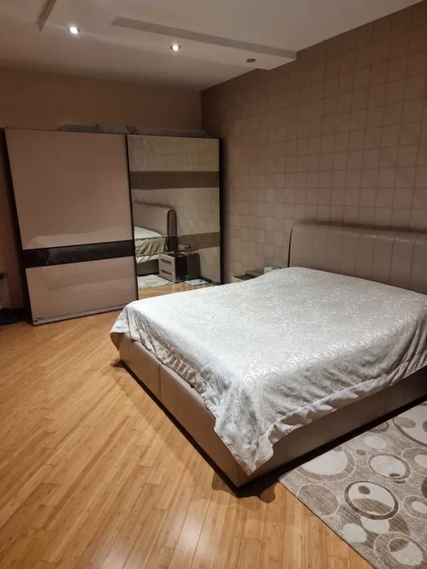 Satılır 3 otaqlı mənzil 167 m²