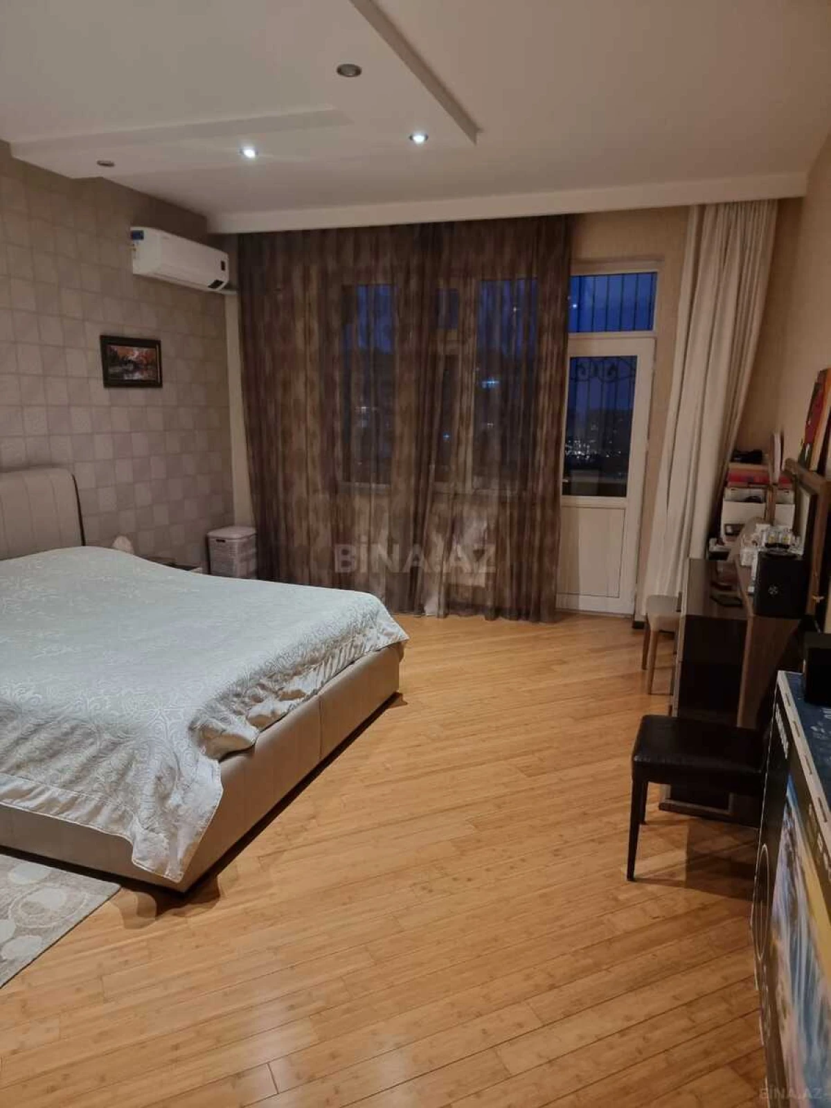 Satılır 3 otaqlı mənzil 167 m²