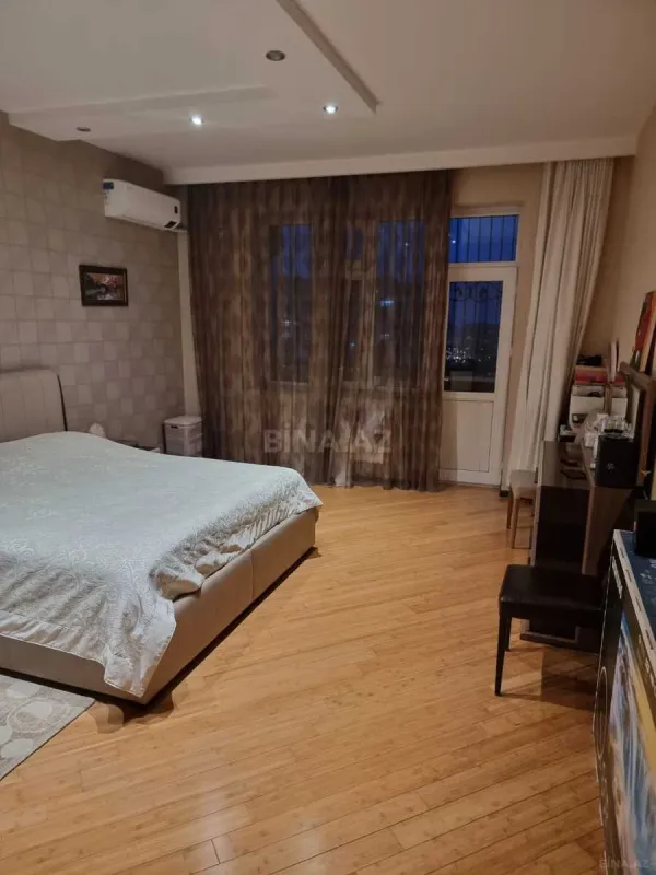 Satılır 3 otaqlı mənzil 167 m²