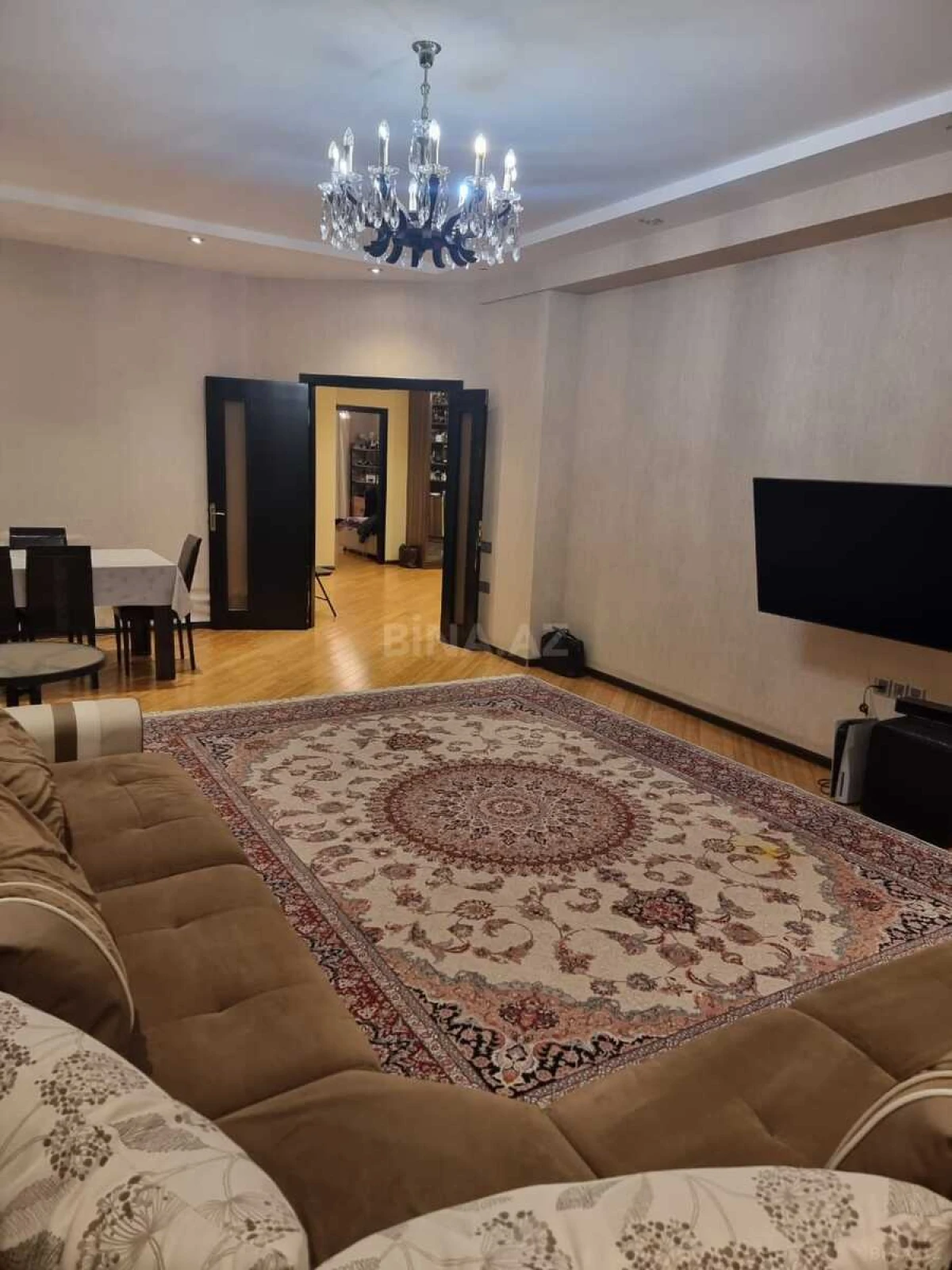 Satılır 3 otaqlı mənzil 167 m²