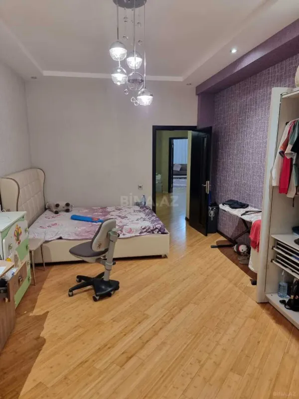 Satılır 3 otaqlı mənzil 167 m²
