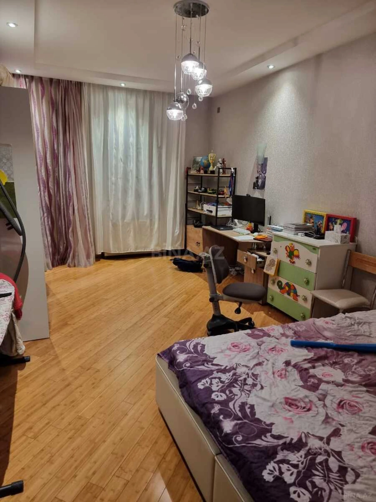 Satılır 3 otaqlı mənzil 167 m²